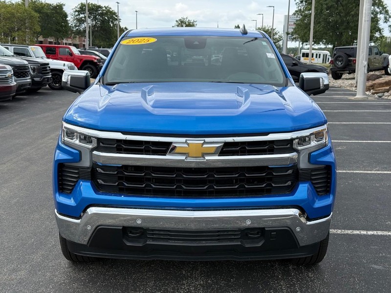 Chevrolet Silverado 1500 Vehicle Full-screen Gallery Image 9