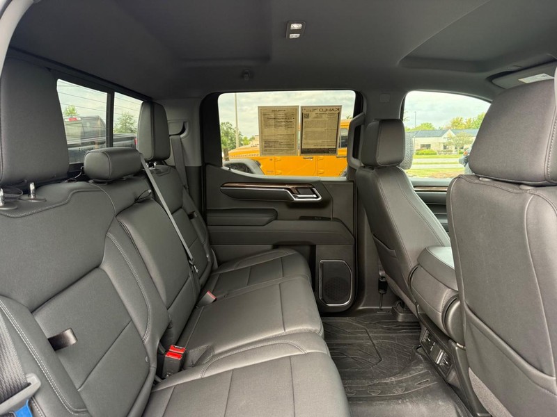 Chevrolet Silverado 1500 Vehicle Full-screen Gallery Image 10