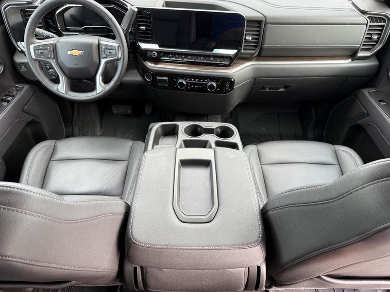 Chevrolet Silverado 1500 Vehicle Full-screen Gallery Image 12