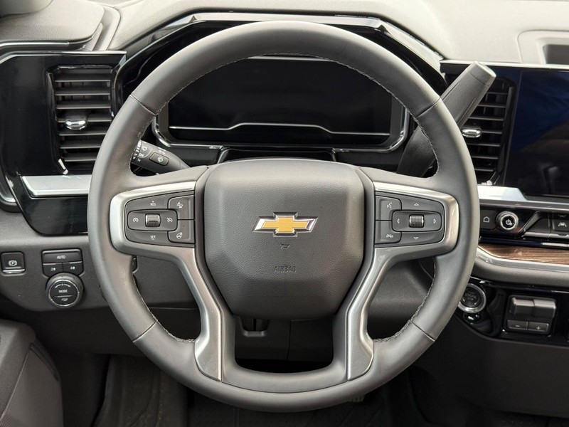 Chevrolet Silverado 1500 Vehicle Full-screen Gallery Image 13