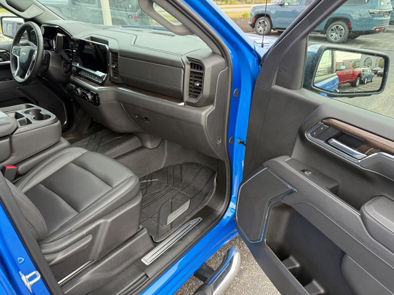 Chevrolet Silverado 1500 Vehicle Full-screen Gallery Image 14
