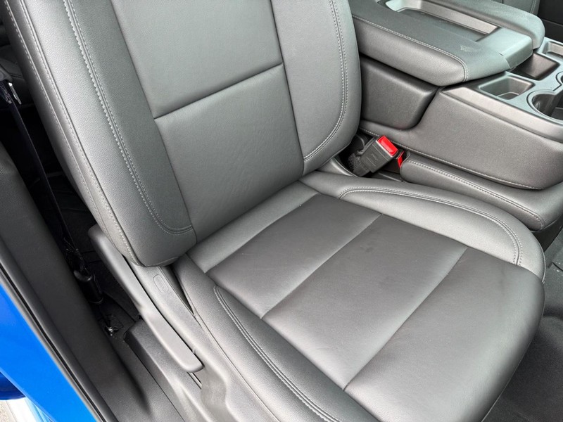 Chevrolet Silverado 1500 Vehicle Full-screen Gallery Image 15