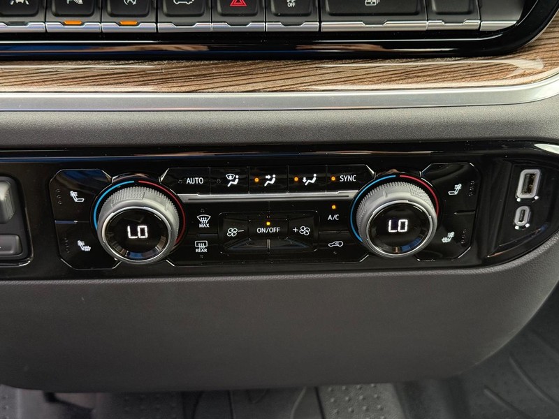Chevrolet Silverado 1500 Vehicle Full-screen Gallery Image 25