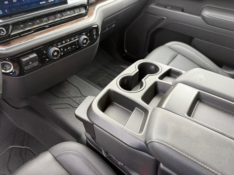 Chevrolet Silverado 1500 Vehicle Full-screen Gallery Image 26