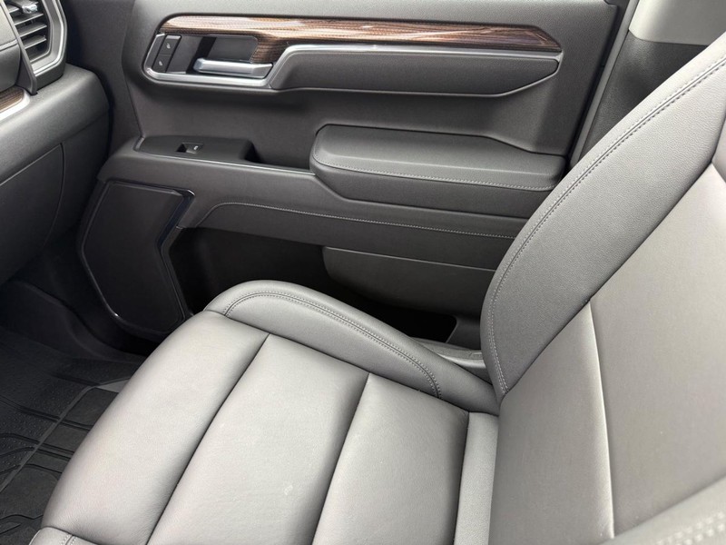 Chevrolet Silverado 1500 Vehicle Full-screen Gallery Image 27