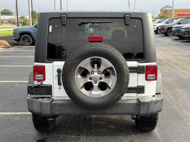 Jeep Wrangler Vehicle Full-screen Gallery Image 4