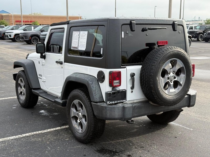 Jeep Wrangler Vehicle Full-screen Gallery Image 5