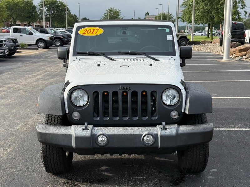 Jeep Wrangler Vehicle Full-screen Gallery Image 9