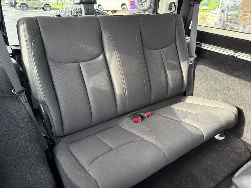 Jeep Wrangler Vehicle Full-screen Gallery Image 13