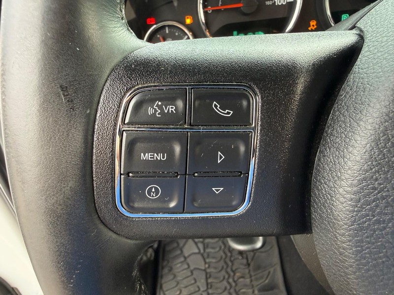 Jeep Wrangler Vehicle Full-screen Gallery Image 17