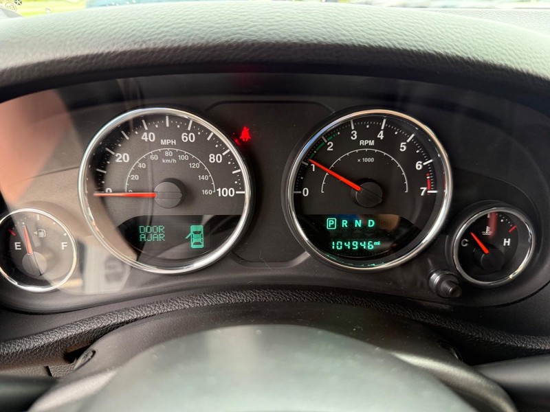 Jeep Wrangler Vehicle Full-screen Gallery Image 23