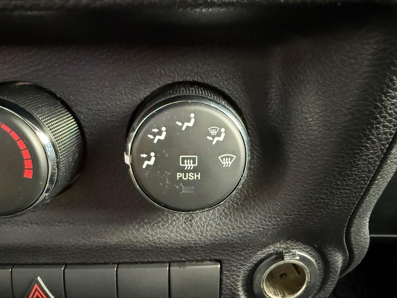 Jeep Wrangler Vehicle Full-screen Gallery Image 28