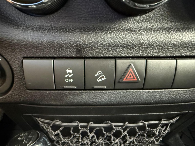 Jeep Wrangler Vehicle Full-screen Gallery Image 29
