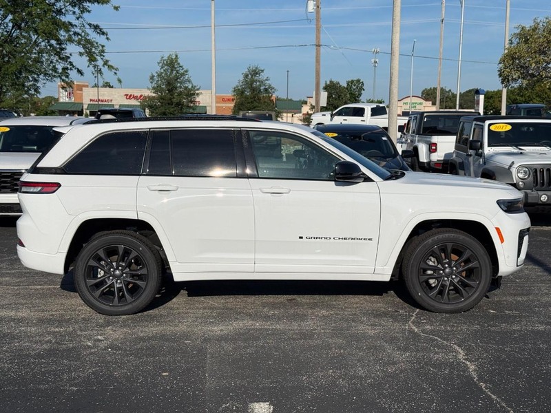 Jeep Grand Cherokee Vehicle Full-screen Gallery Image 2