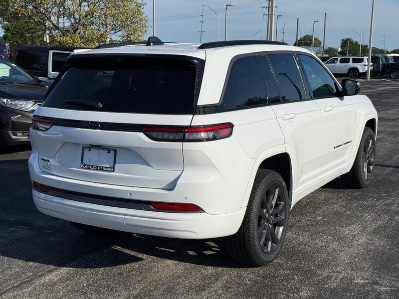 Jeep Grand Cherokee Vehicle Full-screen Gallery Image 3