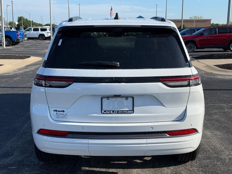 Jeep Grand Cherokee Vehicle Full-screen Gallery Image 4