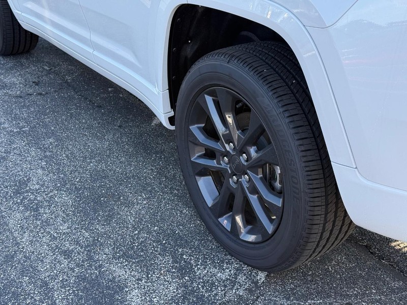 Jeep Grand Cherokee Vehicle Full-screen Gallery Image 6