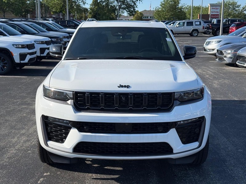 Jeep Grand Cherokee Vehicle Full-screen Gallery Image 10