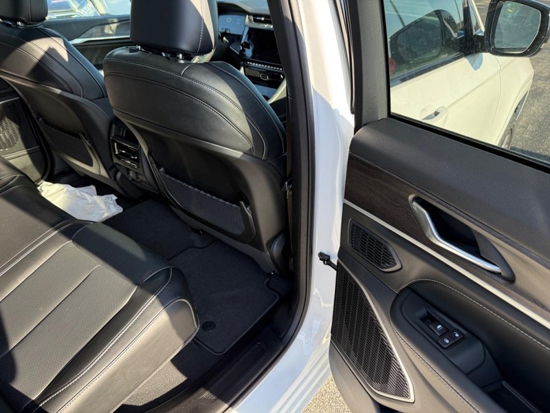Jeep Grand Cherokee Vehicle Full-screen Gallery Image 12