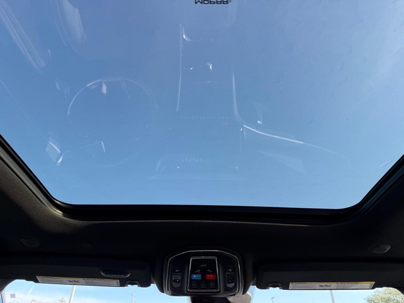 Jeep Grand Cherokee Vehicle Full-screen Gallery Image 13
