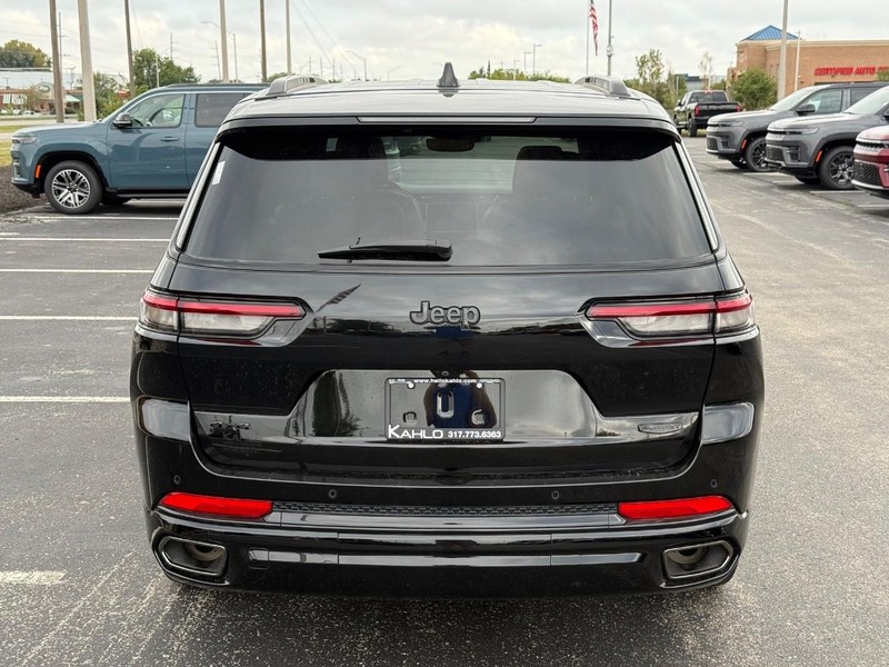 Jeep Grand Cherokee L Vehicle Full-screen Gallery Image 4