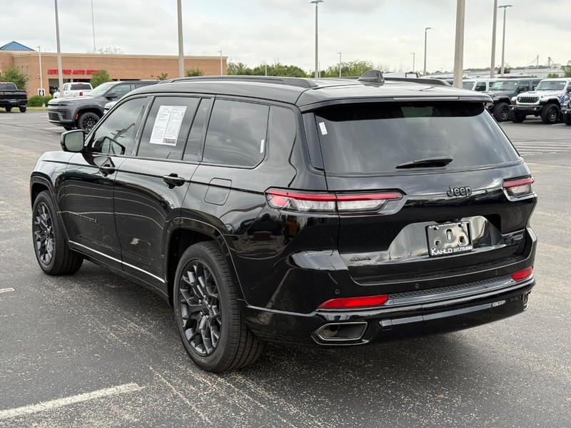 Jeep Grand Cherokee L Vehicle Full-screen Gallery Image 5