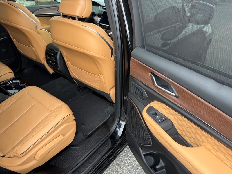 Jeep Grand Cherokee L Vehicle Full-screen Gallery Image 12