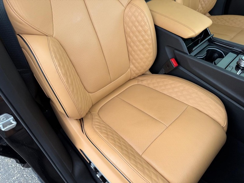 Jeep Grand Cherokee L Vehicle Full-screen Gallery Image 18