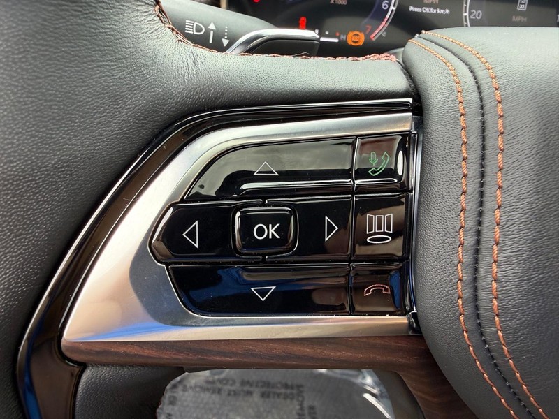 Jeep Grand Cherokee L Vehicle Full-screen Gallery Image 22