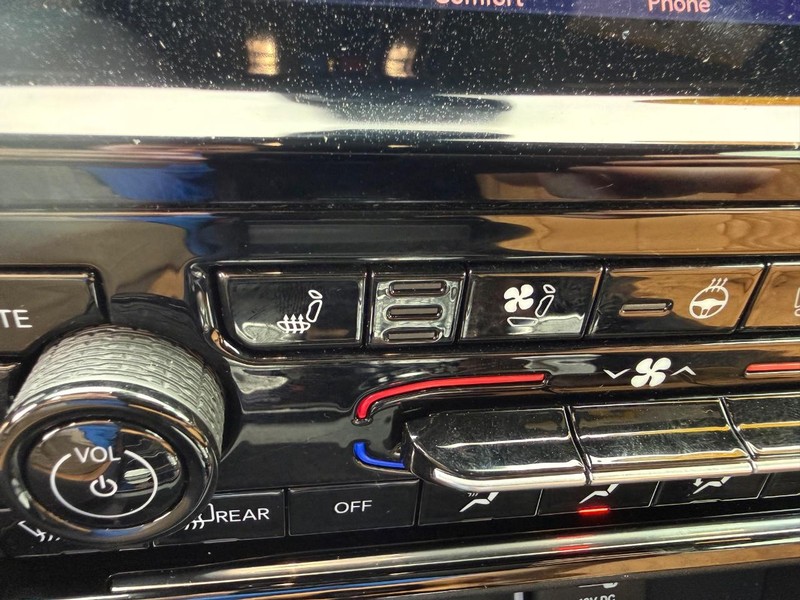 Jeep Grand Cherokee L Vehicle Full-screen Gallery Image 25