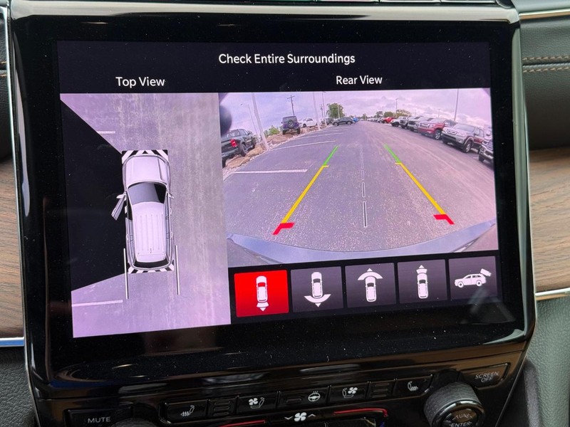 Jeep Grand Cherokee L Vehicle Full-screen Gallery Image 27