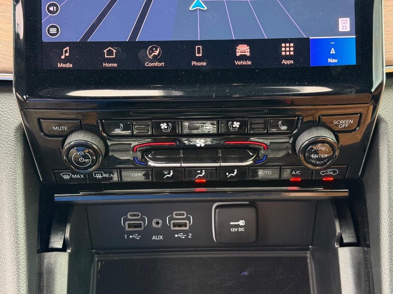 Jeep Grand Cherokee L Vehicle Full-screen Gallery Image 28