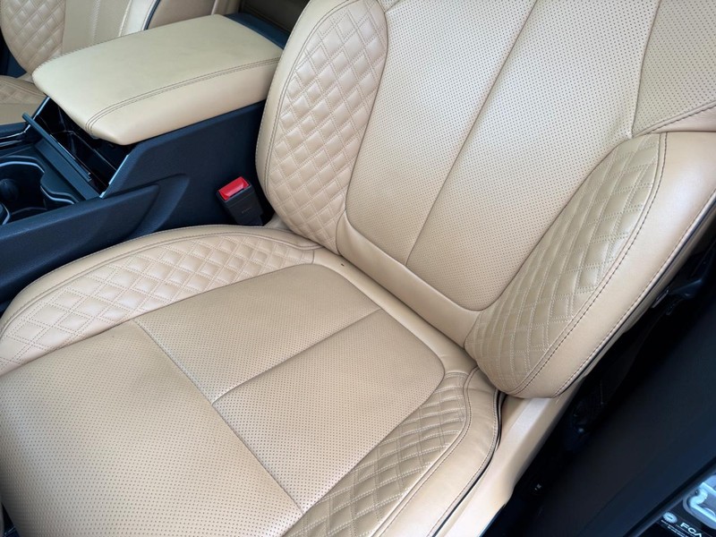Jeep Grand Cherokee L Vehicle Full-screen Gallery Image 34