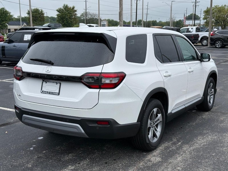 Honda Pilot Vehicle Full-screen Gallery Image 3
