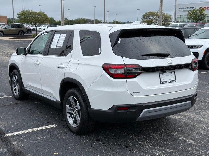 Honda Pilot Vehicle Full-screen Gallery Image 5