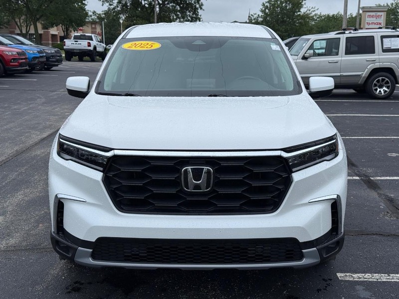 Honda Pilot Vehicle Full-screen Gallery Image 11