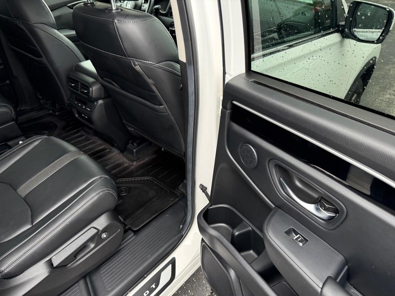 Honda Pilot Vehicle Full-screen Gallery Image 13