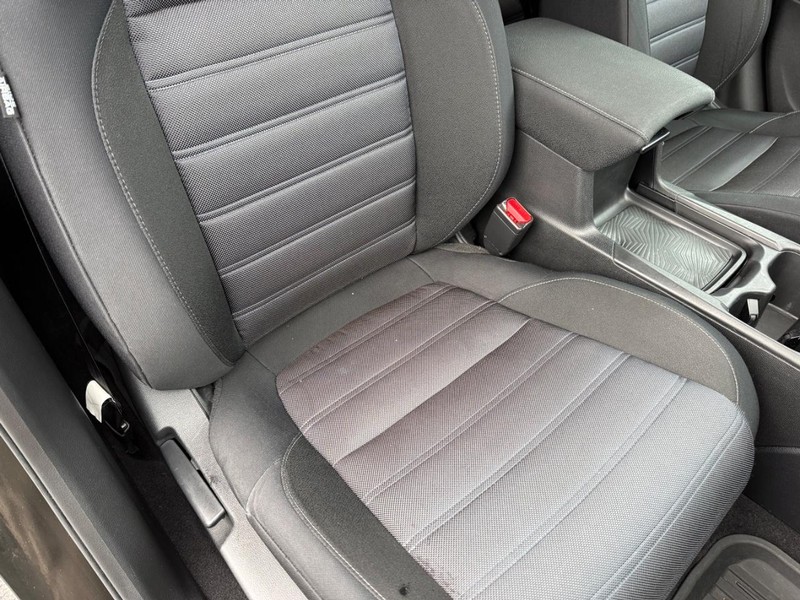 Honda CR-V Vehicle Full-screen Gallery Image 17