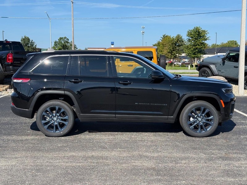 Jeep Grand Cherokee Vehicle Full-screen Gallery Image 2