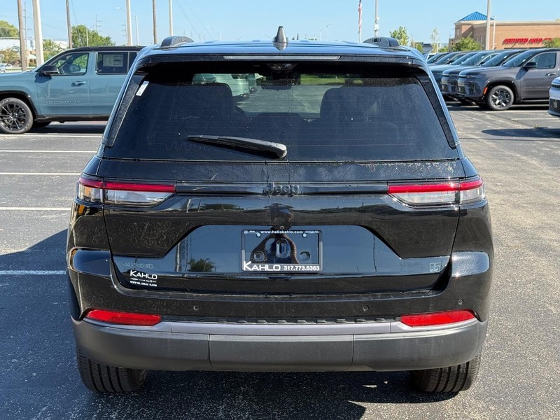 Jeep Grand Cherokee Vehicle Full-screen Gallery Image 4