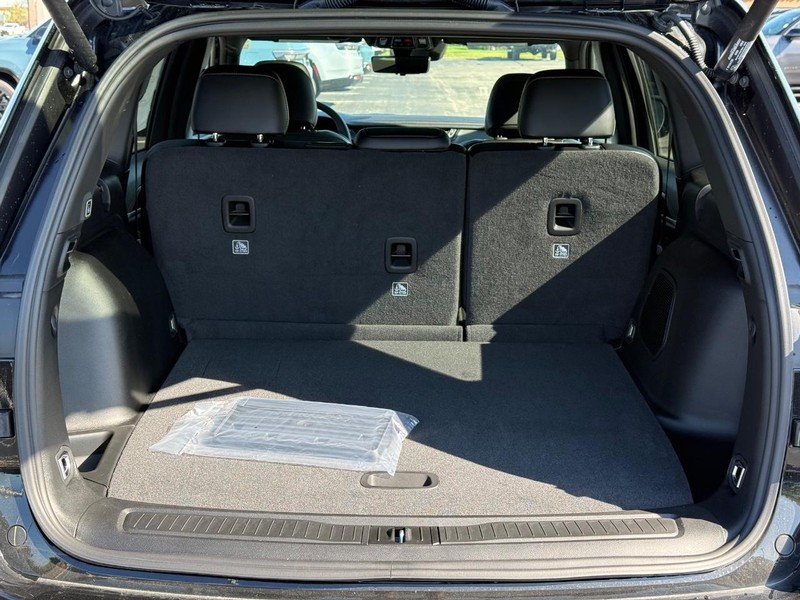 Jeep Grand Cherokee Vehicle Full-screen Gallery Image 7