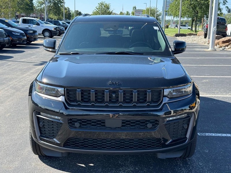 Jeep Grand Cherokee Vehicle Full-screen Gallery Image 10
