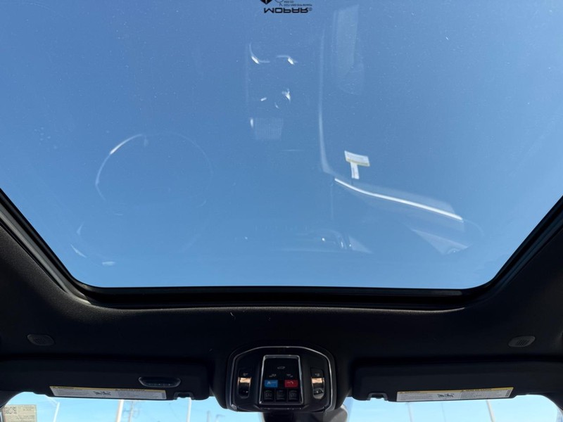 Jeep Grand Cherokee Vehicle Full-screen Gallery Image 13