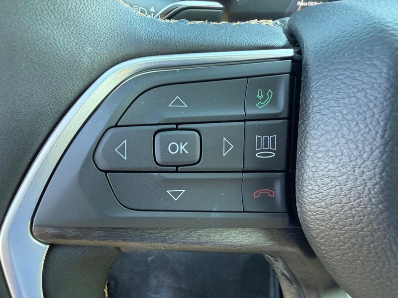 Jeep Grand Cherokee Vehicle Full-screen Gallery Image 21