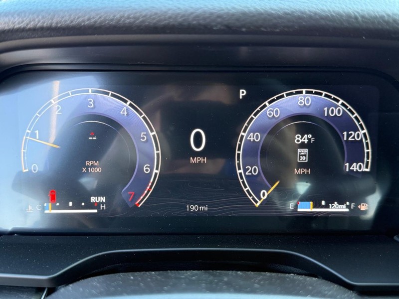 Jeep Grand Cherokee Vehicle Full-screen Gallery Image 29