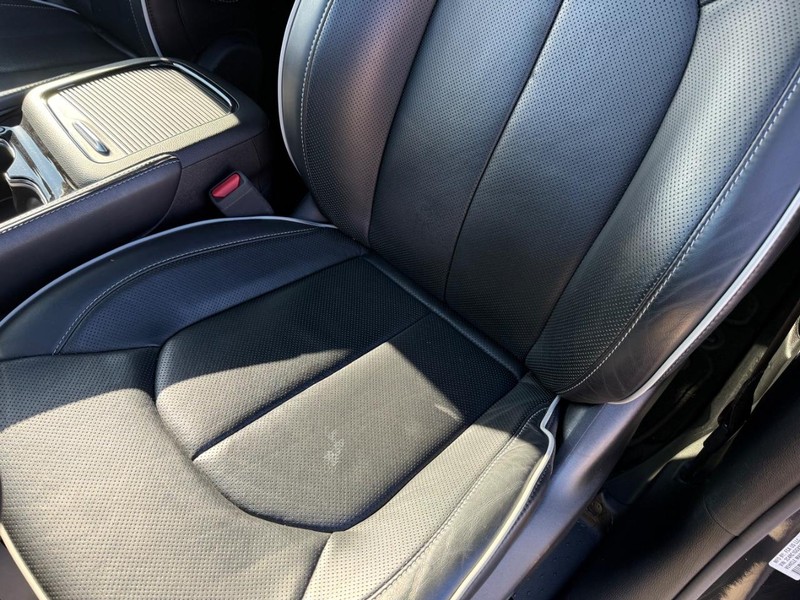 Chrysler Pacifica Vehicle Full-screen Gallery Image 19