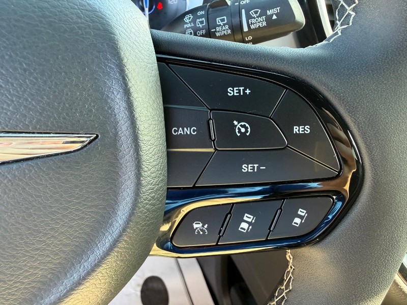 Chrysler Pacifica Vehicle Full-screen Gallery Image 22