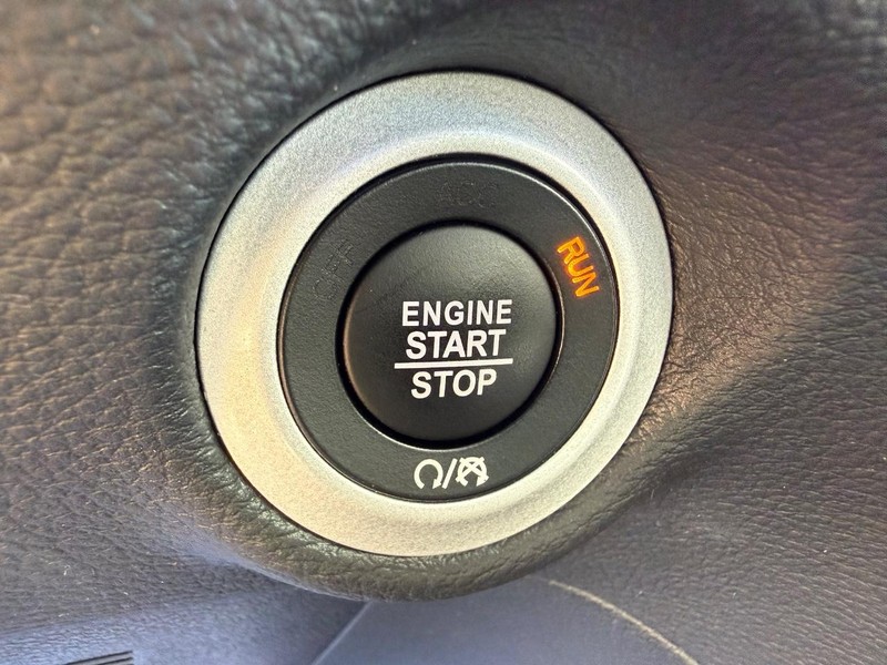 Chrysler Pacifica Vehicle Full-screen Gallery Image 23