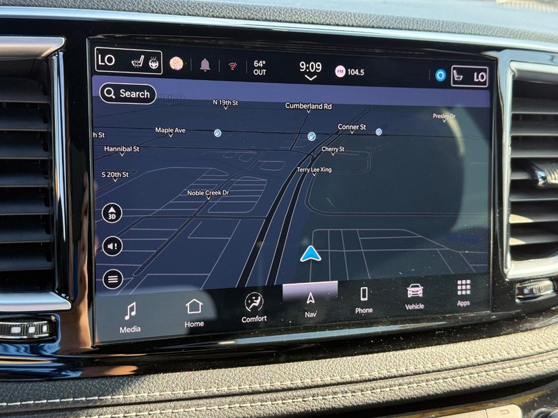 Chrysler Pacifica Vehicle Full-screen Gallery Image 24