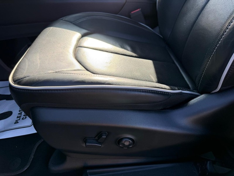 Chrysler Pacifica Vehicle Full-screen Gallery Image 31